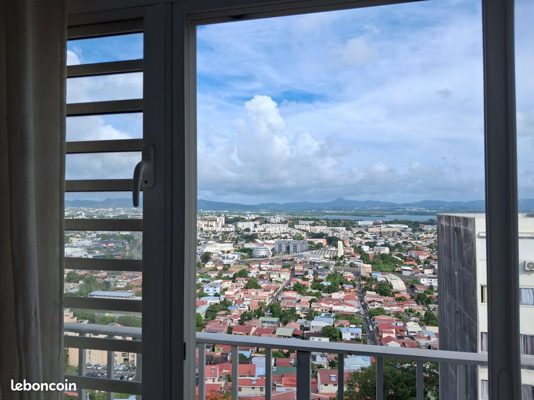 Appartement 6 pièces 121 m² · à Fort-de-France · 121 m² · 250 000 €