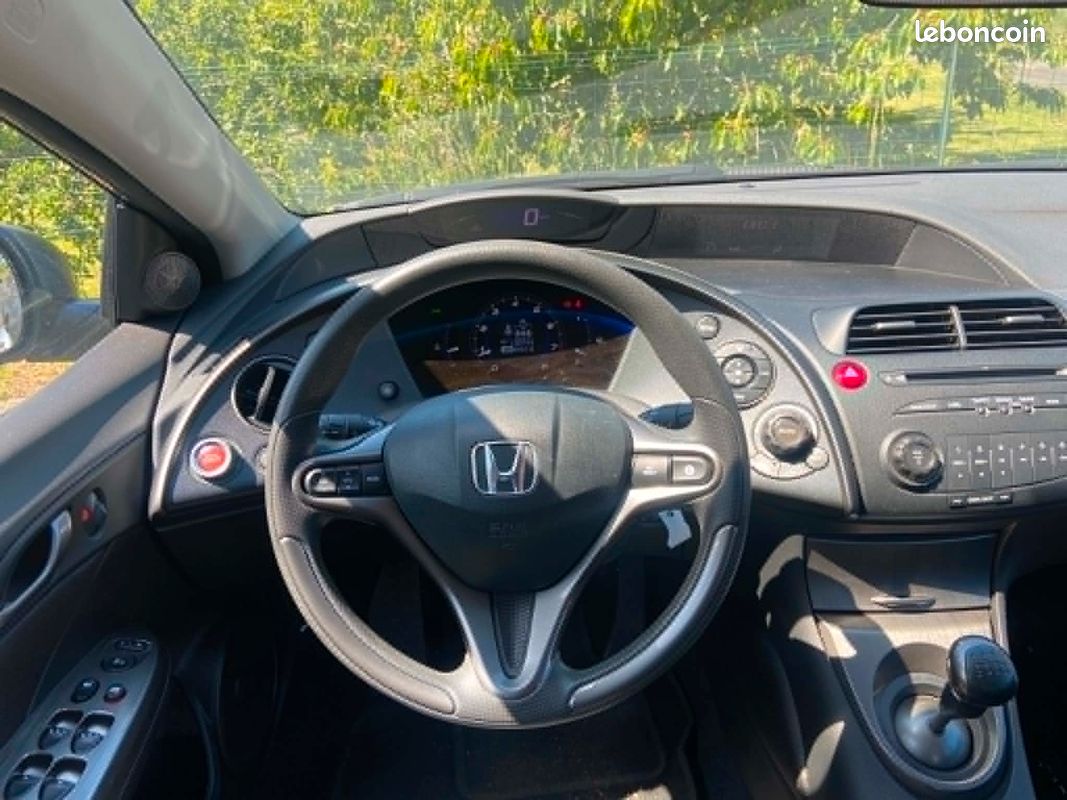 Civic 8 phase 2 1,8 i-vtec 140cv 85700km toujours suivi chez Honda carnet d’entretien entièrement tamponnés + factures et anciens contrôles techniques deuxième main possibilité de passage à l’éthanol (image 3)