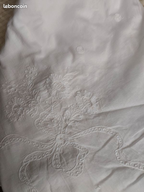 Nappe ronde brodée (image 5)