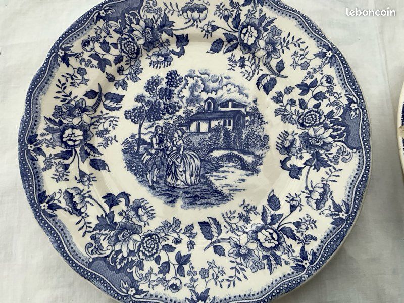 Lot de 2 assiettes plates vintage bleues et blanches en ironstone, 24 cm (image 2)