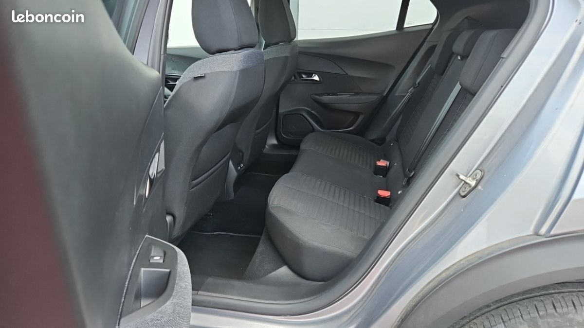 Peugeot 2008 PURETECH 130 SS EAT8 STYLE (image 10)