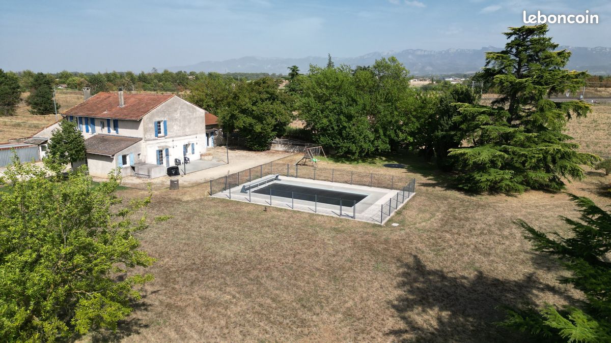 Maison 10 pièces 262 m² · à Montélier · 262 m² · 400 000 €