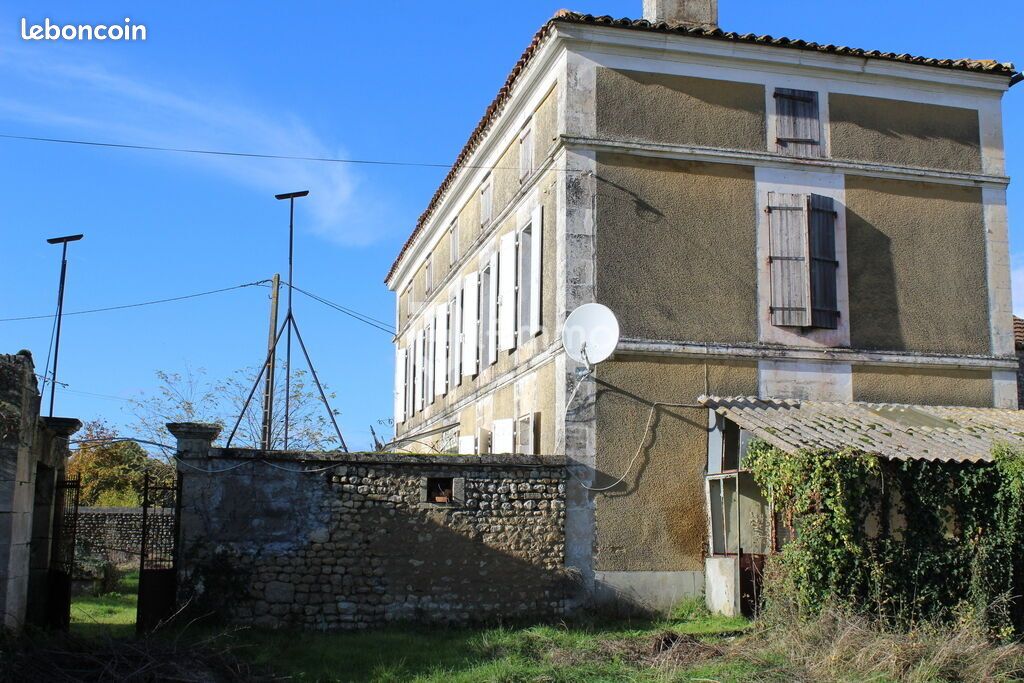 Maison 7 pièces 190 m² - Fouquebrune 16410 (image principale 2)