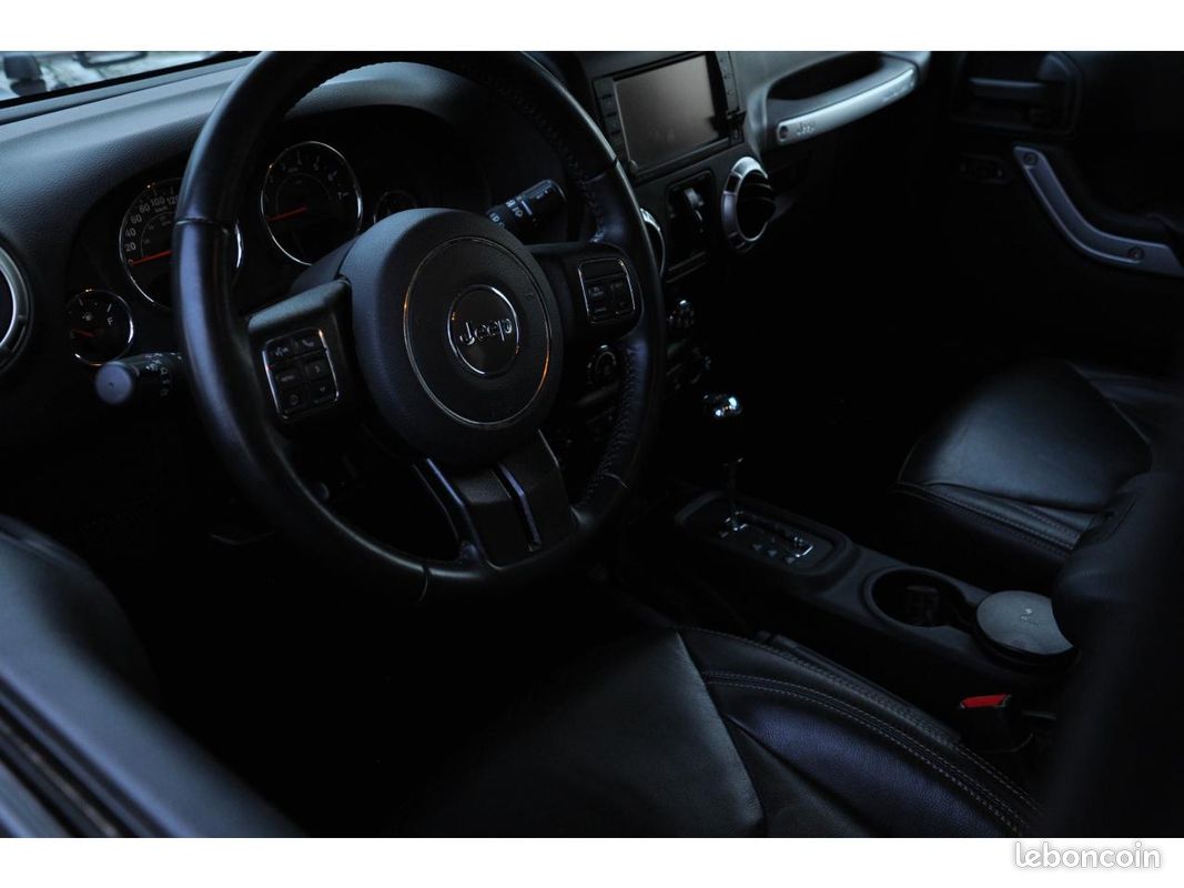 JEEP WRANGLER 3.6i - BVA 2016 Unlimited Sahara (image 17)