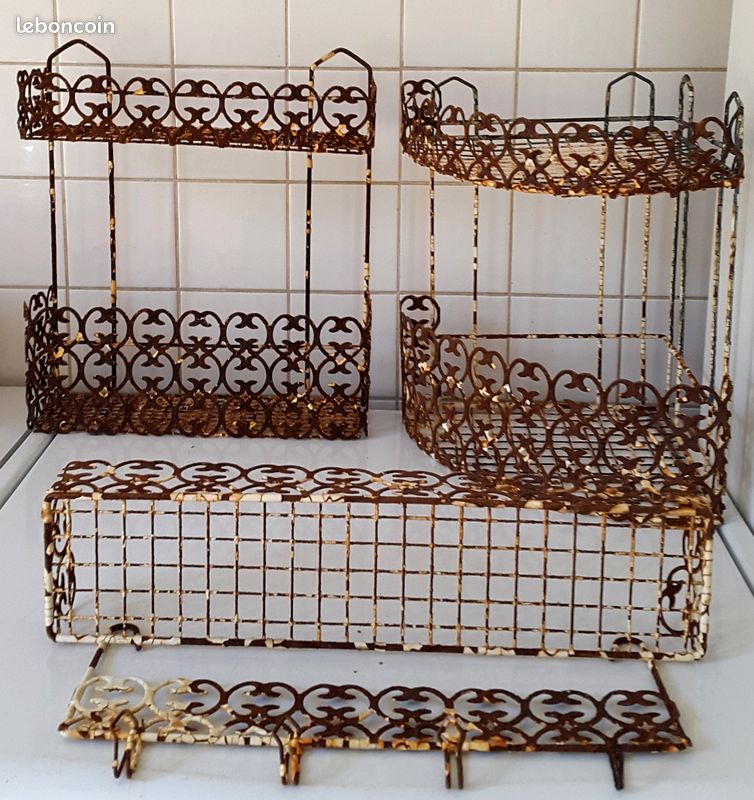 Étagères de rangement en métal ajouré rouillé (image 3)
