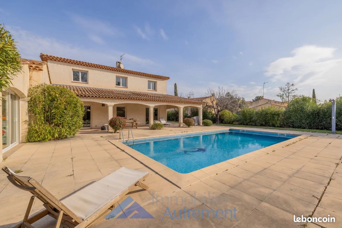 Maison 7 pièces 142 m² · à Aix-en-Provence · 142 m² · 2 950 €/mois