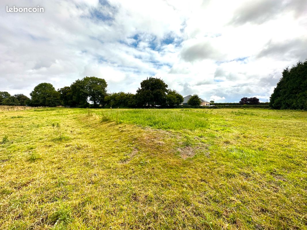 Terrain constructible - 1ha30a38ca · à La Houssaye-Béranger · 114 400 €