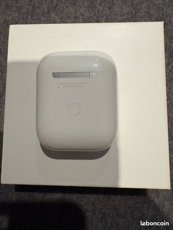 AirPod (image 3)