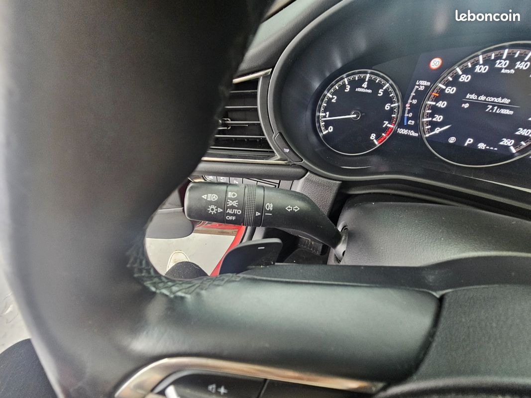 MAZDA CX-30 Exclusive 4x2 toit ouvrant / appel carPlay et Android auto / feux et essuis glace automatique / regulateur adaptatif / affichage tete auto / sièges et volant électrique chauffant (image 17)