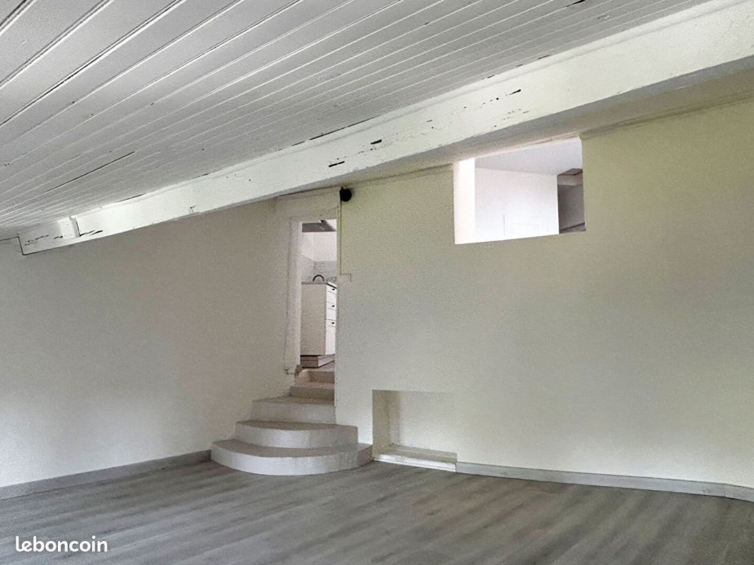 Appartement 2 pièces 28 m² · à Saint-Genis-Laval · 28 m² · 680 €/mois