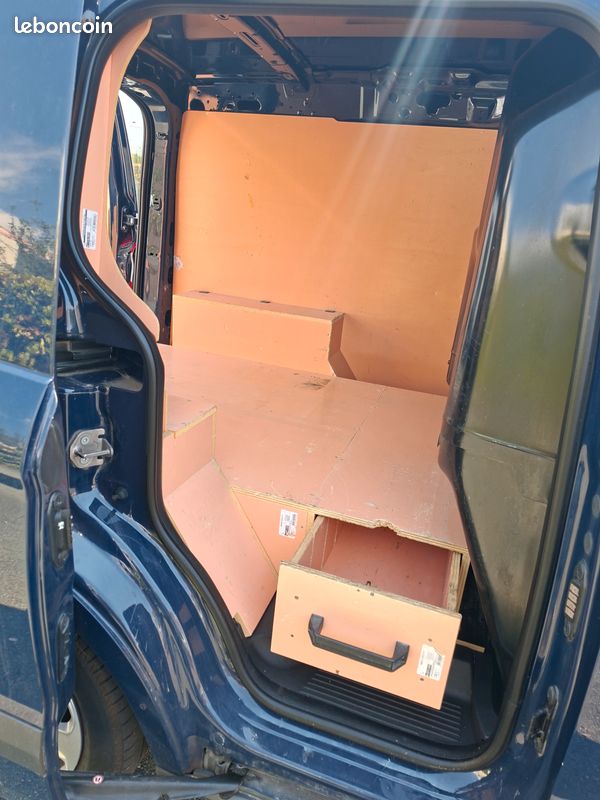 Ford transit courrier 1.5 tdci 75 ambiente (image 5)