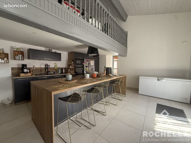 Maison 7 pièces 244 m²