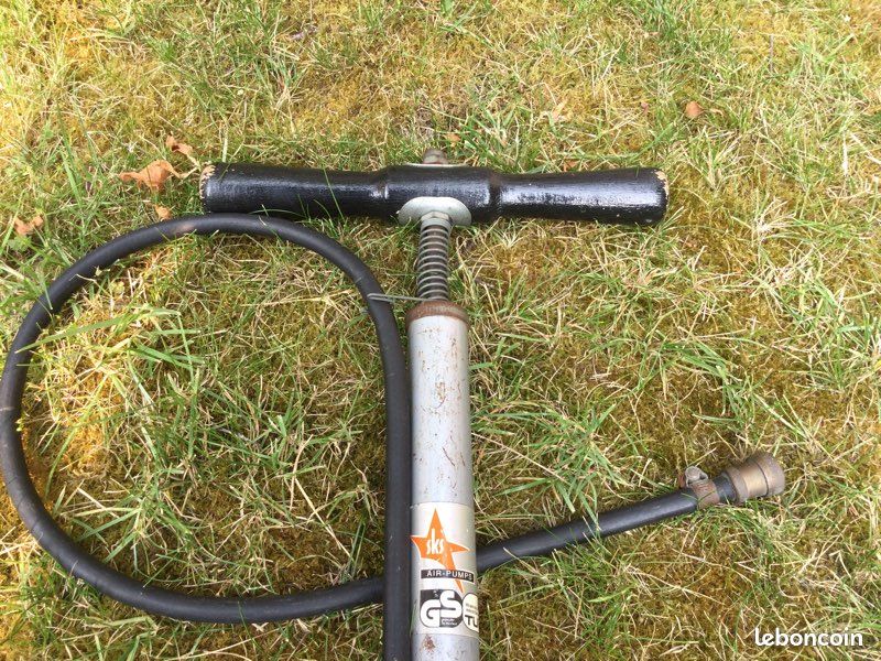 Pompe manuelle à pied pour vélo - 100 PSI - 920754