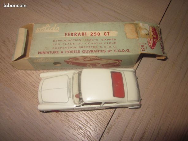 Solido Ferrari 250 GT 2+2 – 1/43 – Gris Métallisé – Boîte D'origine (France)