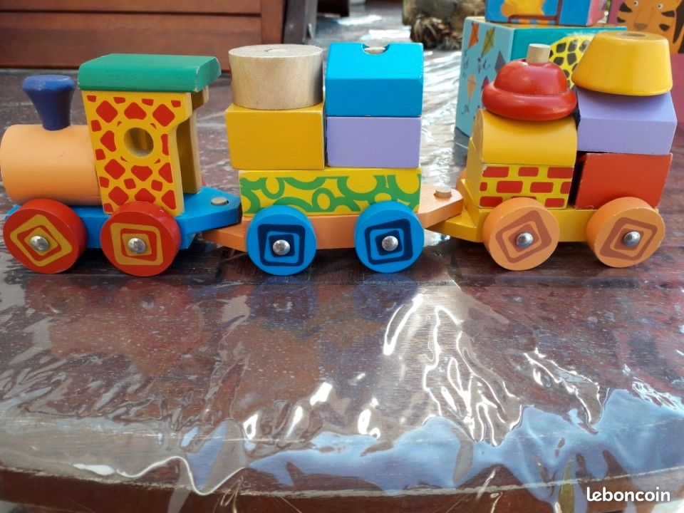 Train en bois (image 1)