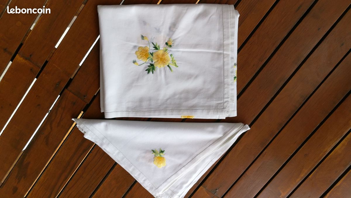Nappe blanche à fleurs jaunes (image 3)