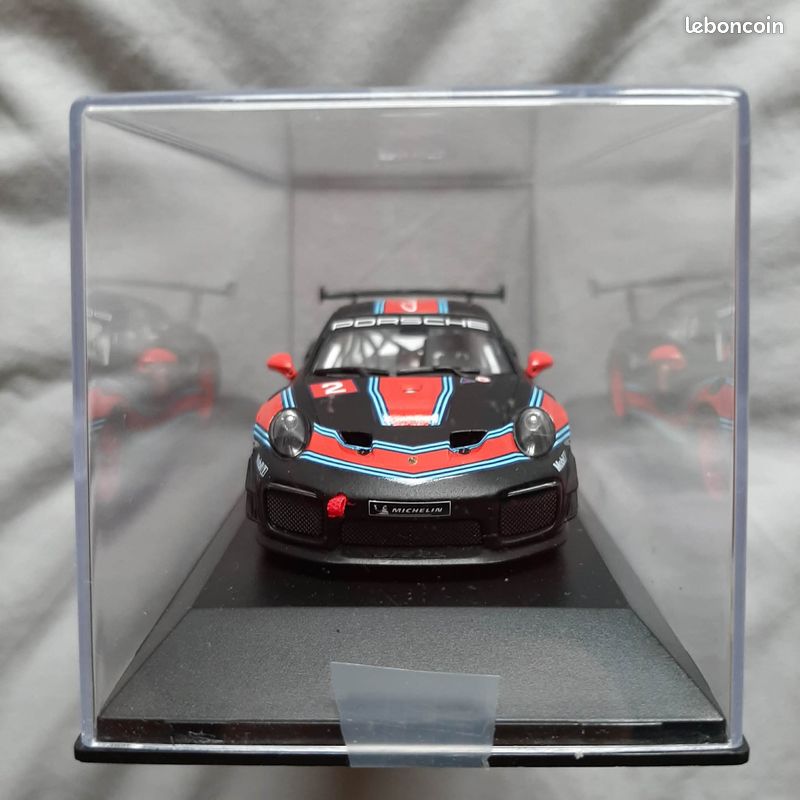 Miniature Spark 1/43 – Porsche 911 GT2 RS Clubsport – Voiture De Collection – Occasion