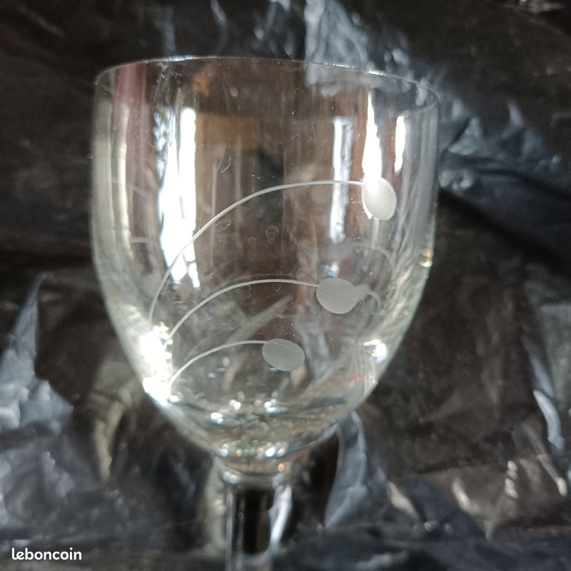 18 verres sérigraphiés
15 l ensemble
Contact mp (image 1)