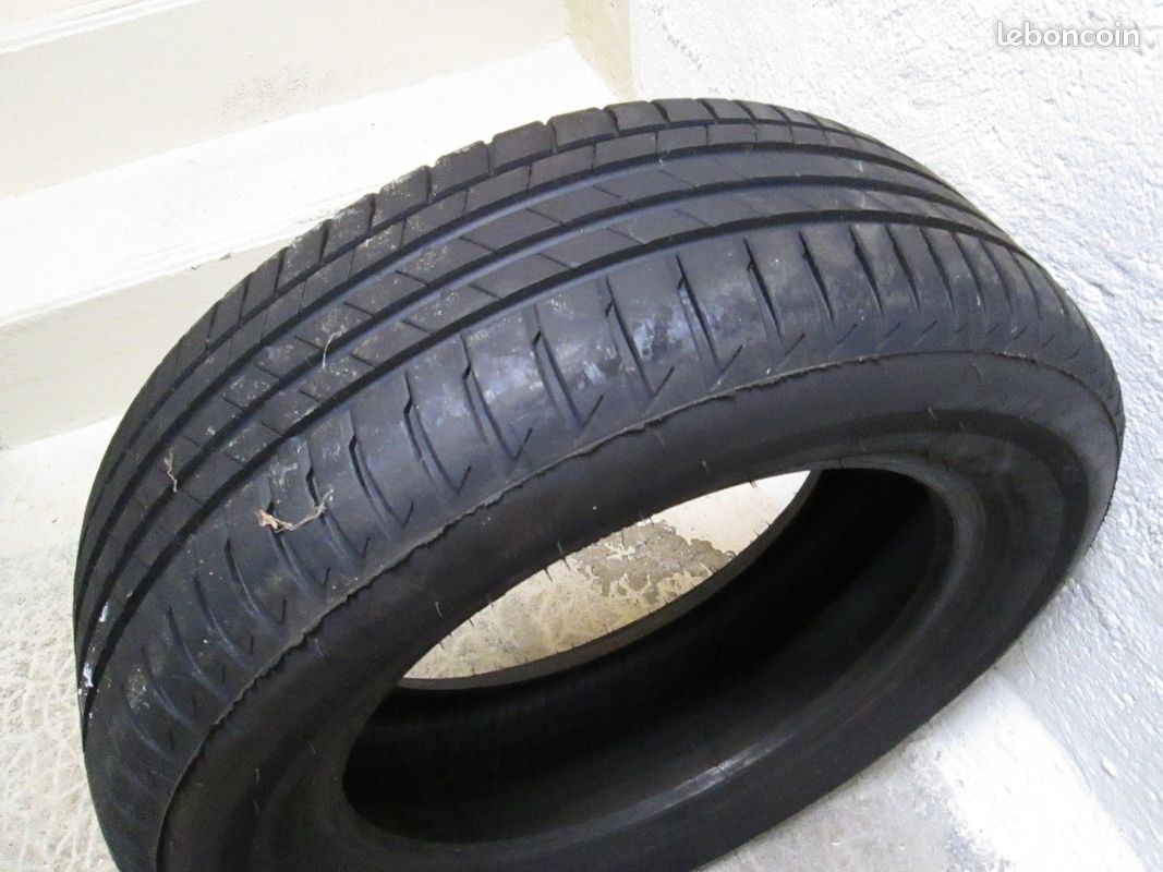 Pneu 205 60 R 16 (image 1)