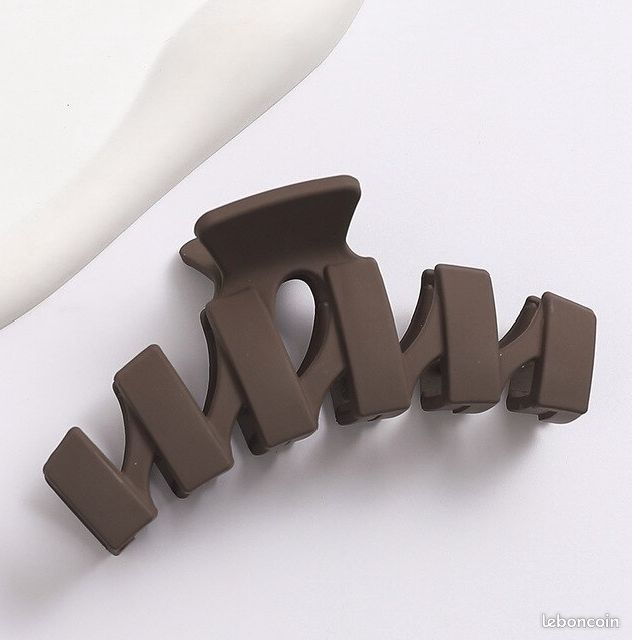 Picasso hair clip (image 5)