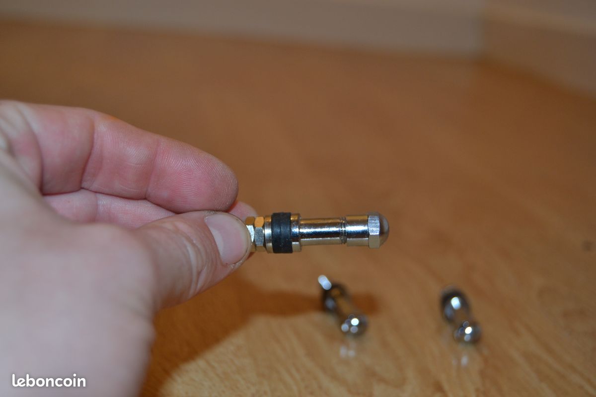 Valve pour voiture chrome (image 2)