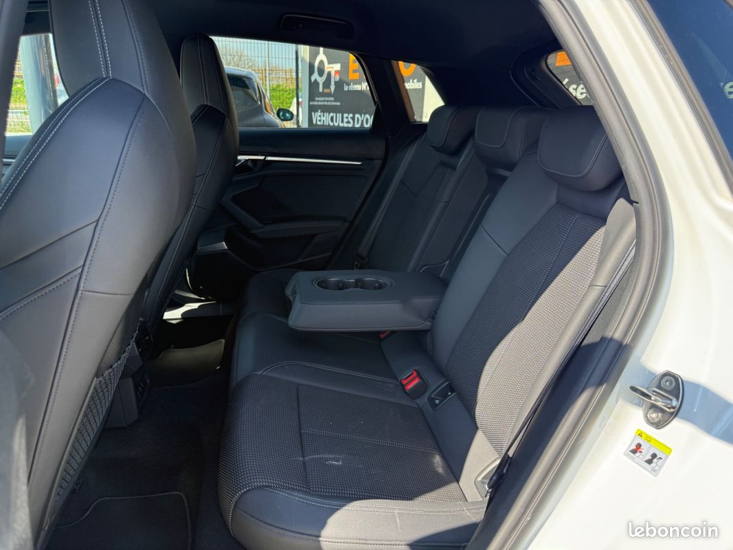AUDI A3 SPORTBACK S-LINE COMPETITION 45 TFSI E 245 ch S TRONIC 6 / MATRIX LED ATTELAGE SIEGES CHAUFFANTS (image 6)