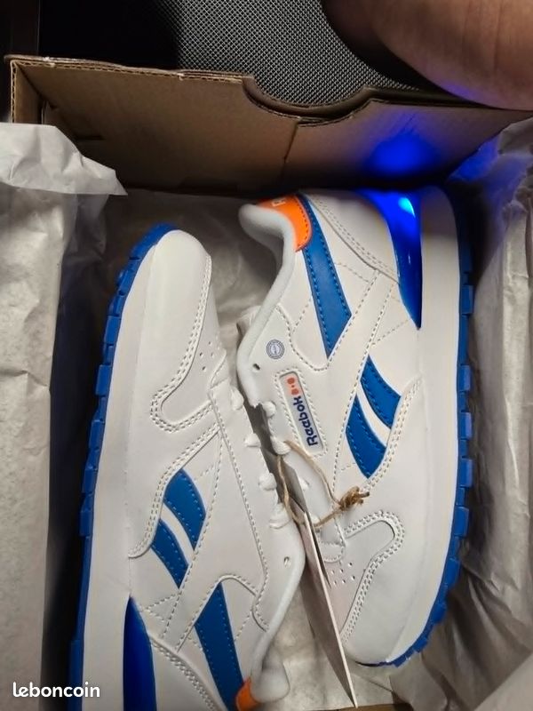 Neuves - Reebok Classic Leather Step 'N' Flash Blippi (enfant) 32 (image 1)