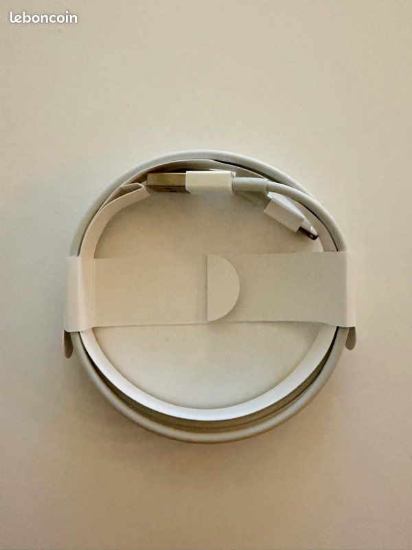 Câble Apple lightning vers USB NEUF (image 1)