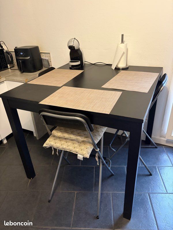 Table de cuisine avec ses 4 chaises (image 1)