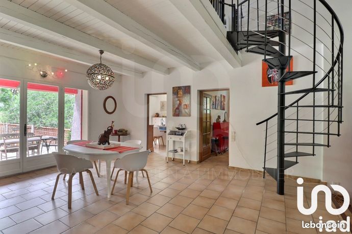 Propriété 5 pièces 163 m²