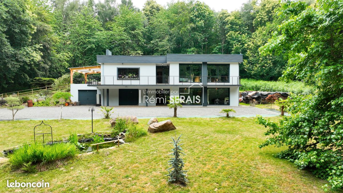 Maison 8 pièces 248 m² · à Domfront en Poiraie · 248 m² · 399 845 €