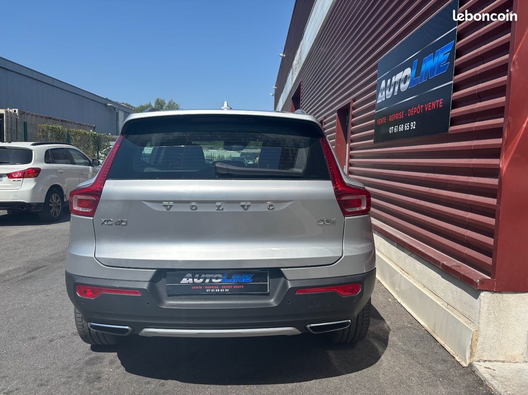 VOLVO XC40 D3150 ch Geartronic 8 Inscription / Toit ouvrant / Caméra 360 / Carplay / Garantie 12 mois (image 8)