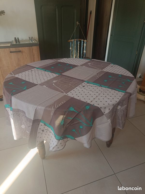 Table ronde en bois avec 2 rallonges – Très bon état (image 3)