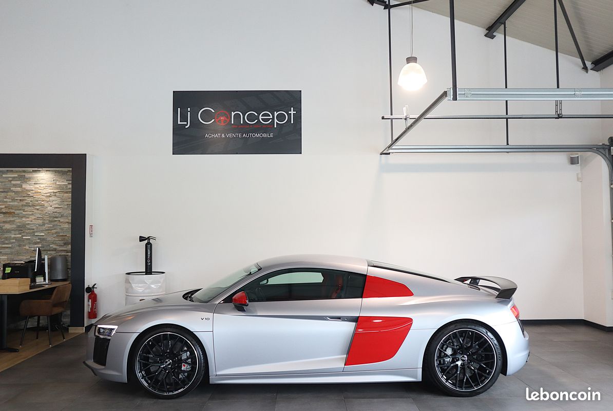 Audi R8 II 5.2 V10 PLUS FSI 610 ch Quattro "Audi Sport Édition" - 1 OF 200 - Suivi Complet Audi - 20'180 km - Feux Laser - Pack Carbone - Freins Céramique - Échappement Sport - Audi Magnetic Ride (image 2)