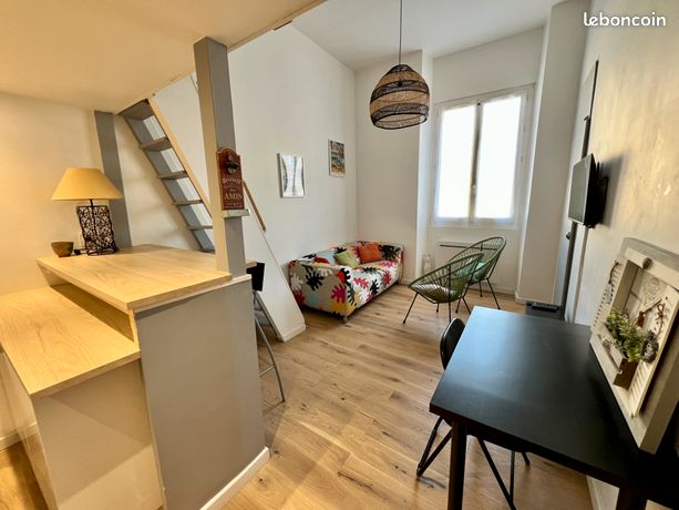 Beau studio meublé vue Estienne d'Orves - Vieux port