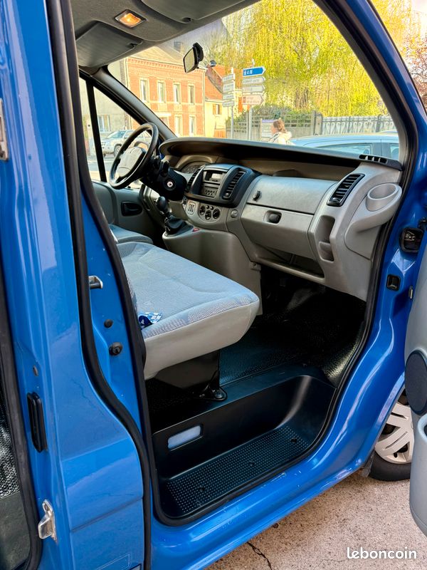 Renault trafic 2.5 dci 135ch l2h1 cabine approfondie (image 2)