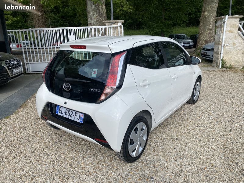 Toyota AYGO 1.0 VVT-I 69CH X-PLAY 5P (image 2)