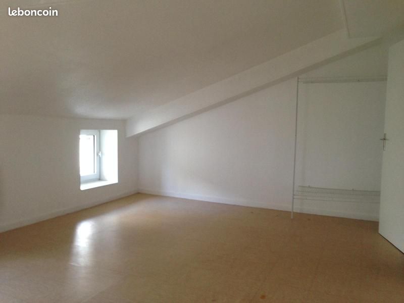 Appartement 2 pièces 52 m² · à Bourg-Argental · 52 m² · 335 €