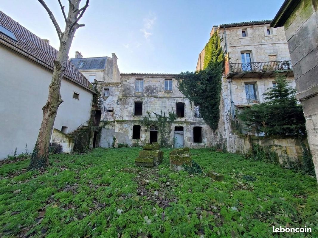Maison 14 pièces 260 m² · à Angoulême · 260 m² · 136 500 €