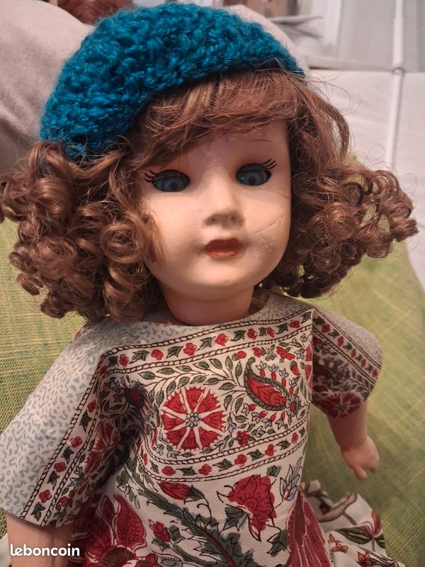 Poupées - T.Belle poupée ancienne Unis France hauteur environ 40 cm , vêtements d'origine comme neuve Poupées - T.Belle poupée ancienne Unis France hauteur environ 40 cm , vêtements d'origine comme neuve