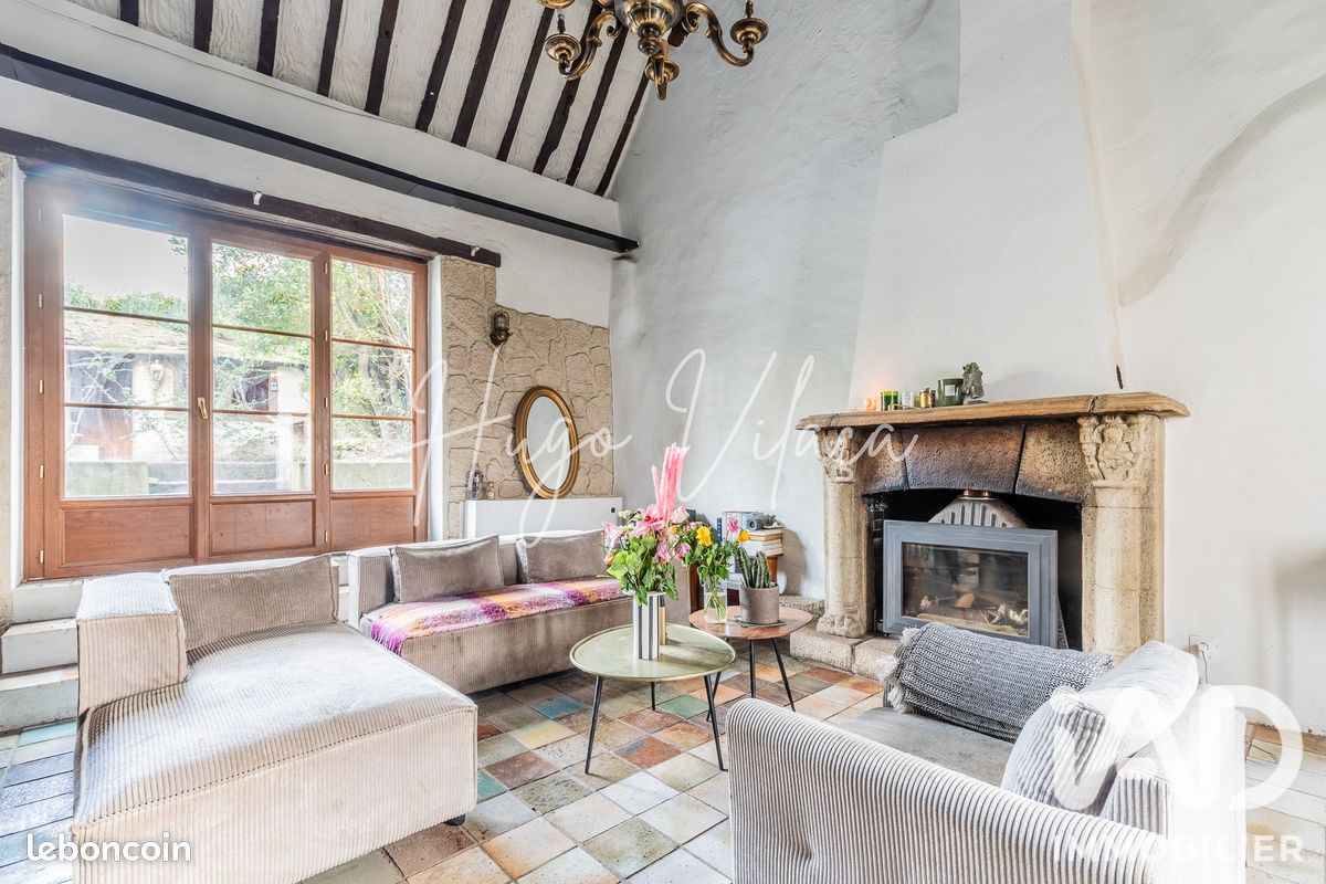 Appartement 3 pièces 102 m² · à Villeneuve-le-Roi · 102 m² · 250 000 €