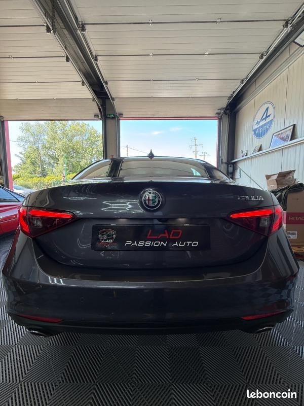 Alfa Romeo Giulia MY20 2.2 190 ch AT8 Ti (image 8)