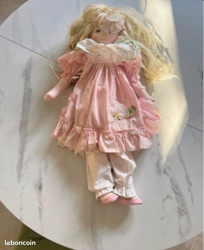 Poupée Ancienne En Composition – Système Bruiteur – Robe Longue – 50 Cm