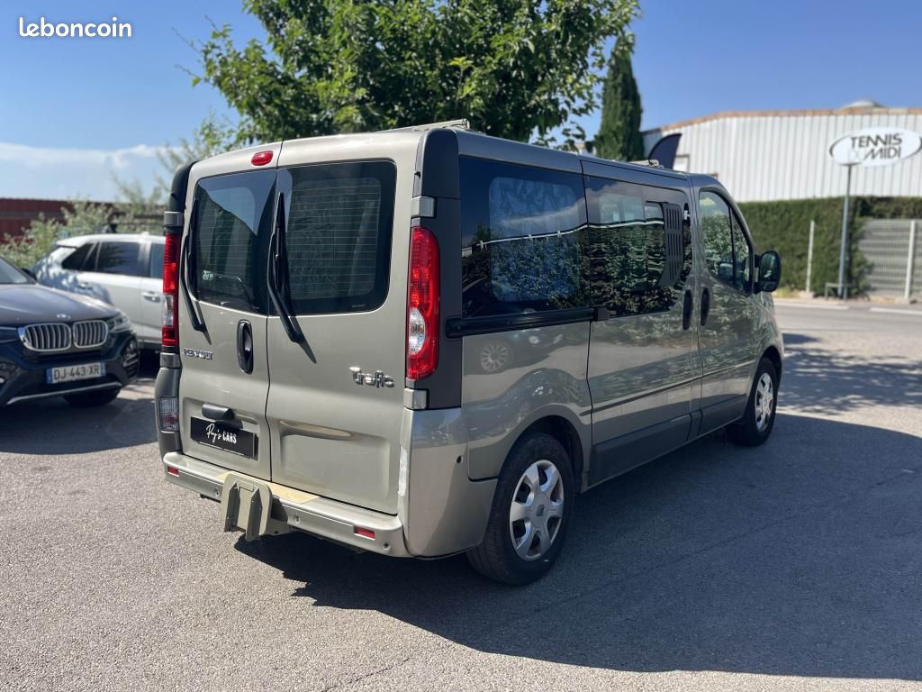 RENAULT TRAFIC Passenger L1H1 2.0 dCi 115 - AMÉNAGÉ OU 8 PLACES - BVA - FULL ENTRETIEN - 2E MAIN (image 7)