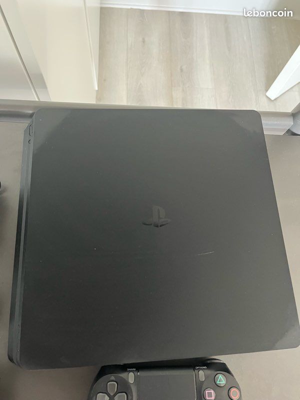 Play (image 1)