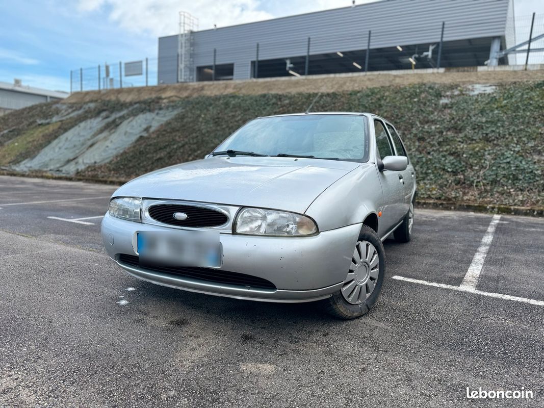 Ford fiesta (ghia) - Voitures