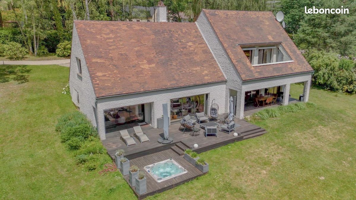 Maison 7 pièces 246 m² · à Sainte-Mesme · 246 m² · 850 000 €