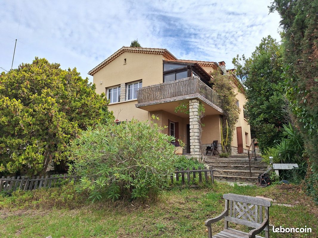Maison 7 pièces 180 m² · à La Seyne-sur-Mer · 180 m² · 630 000 €