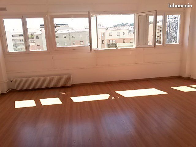Appartement 3 pièces 65 m² · à Marseille · 65 m² · 890 €