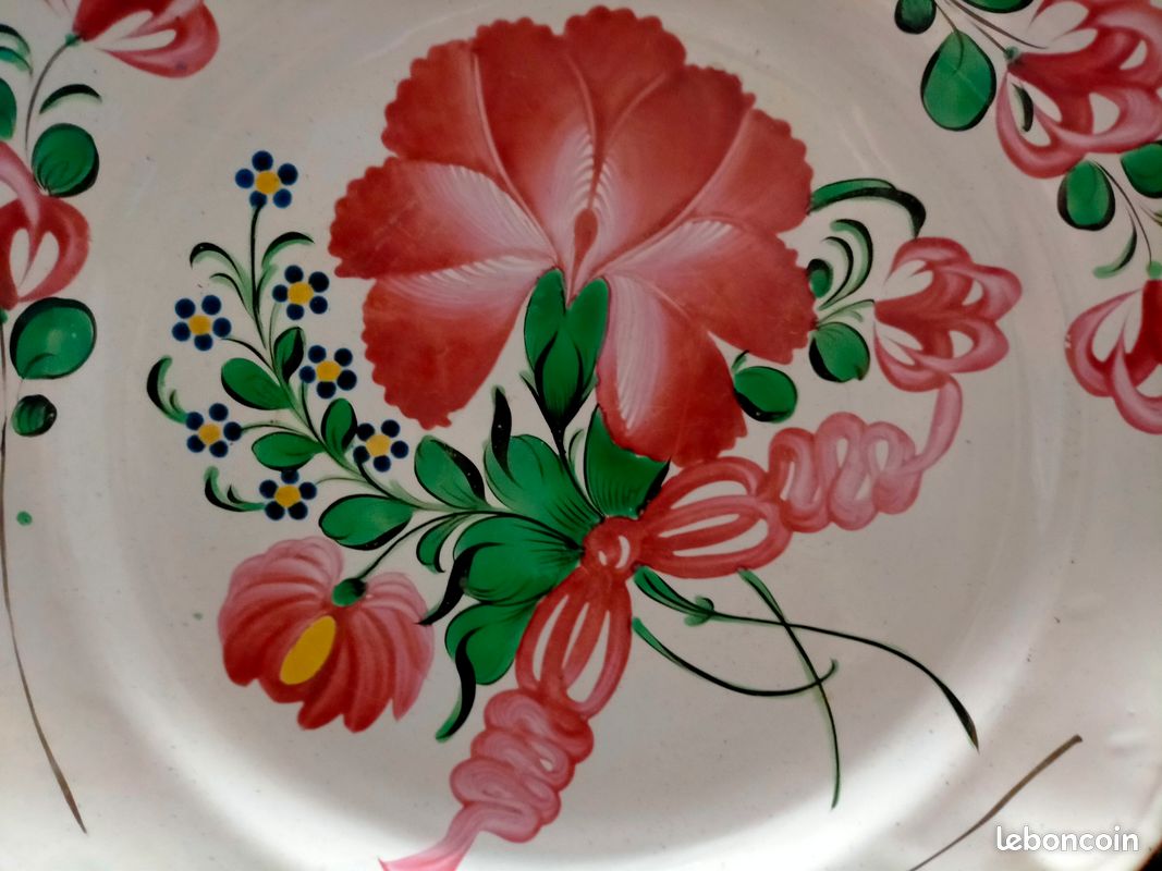 Plat en faïence à décor polychrome de la MANUFACTURE DES ISLETTES (image 2)